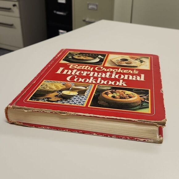 Betty Crocker's International Cookbook 1980 - Picture 2 of 12